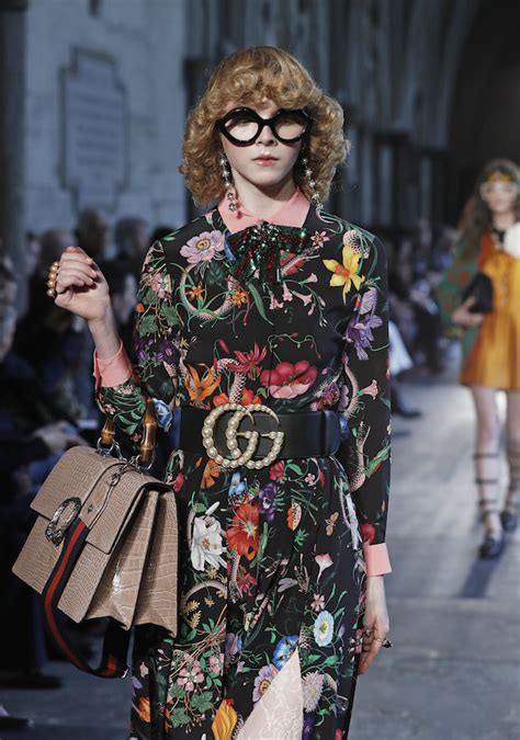 ragazza che sfila per gucci|La sfilata di Gucci alla Milano Fashion Week 2023: il debutto di .